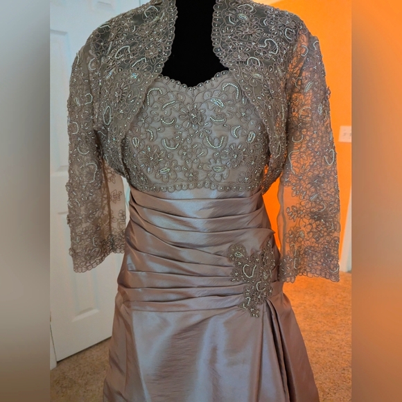 Mother of the bride gown private collection Angelique NEVER WORN - Picture 2 of 6